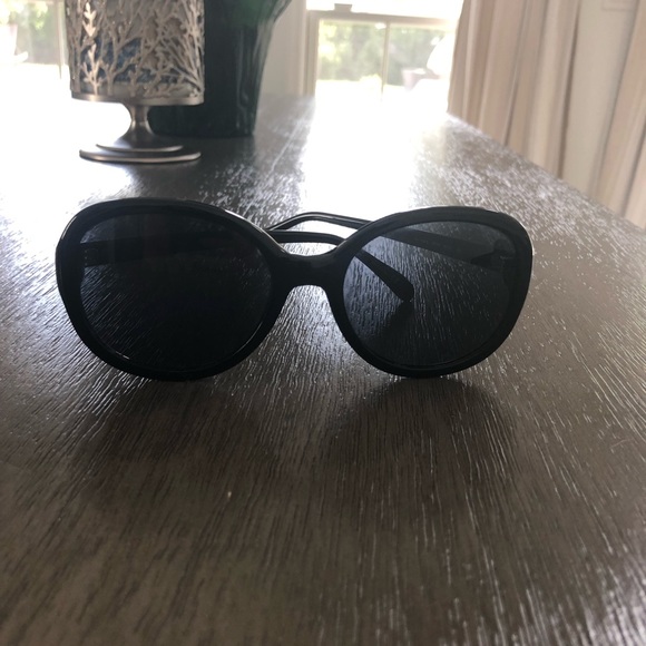 Authentic 🎉NEW🎉Givenchy black sunglasses w/ case - Picture 7 of 12